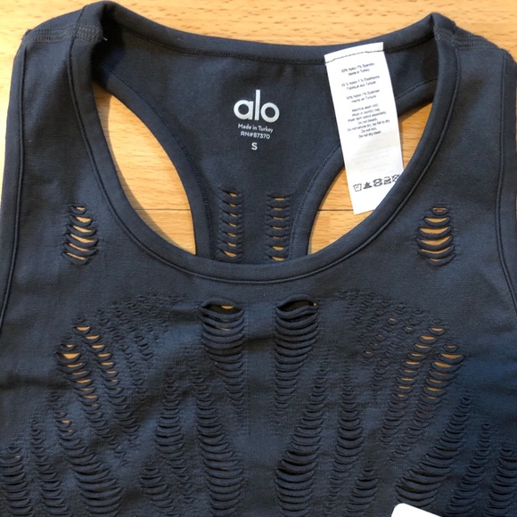 alo Vixen Fitted Crop Tank - Black